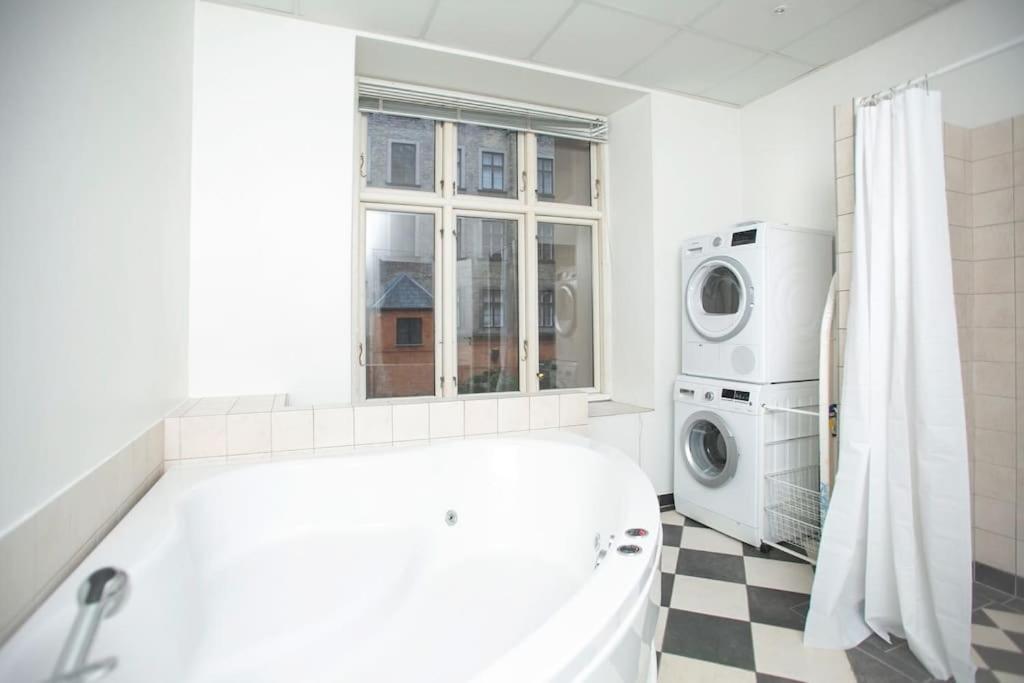 Large & Bright 3Br Apartment W Whirlpool Near Metro Kopenhagen Bagian luar foto