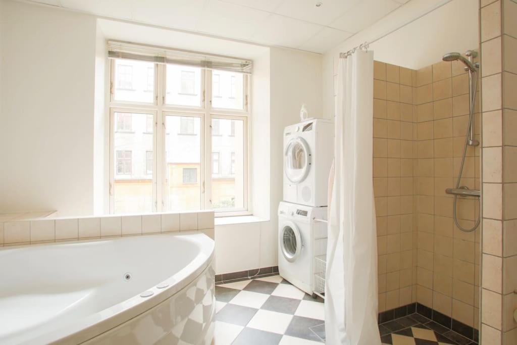 Large & Bright 3Br Apartment W Whirlpool Near Metro Kopenhagen Bagian luar foto