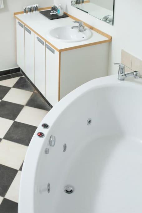 Large & Bright 3Br Apartment W Whirlpool Near Metro Kopenhagen Bagian luar foto
