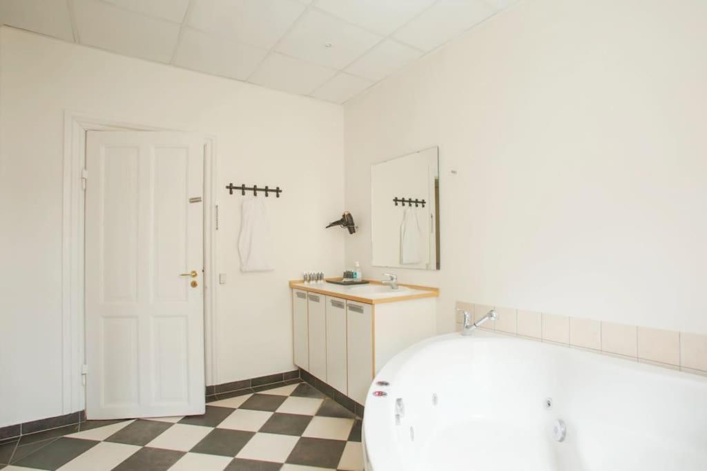 Large & Bright 3Br Apartment W Whirlpool Near Metro Kopenhagen Bagian luar foto